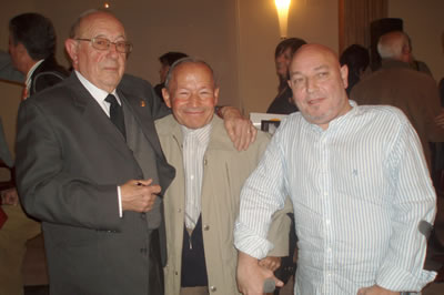 De izquierda a derecha, Daniel Esteve, autor del texto, Daniel Tercero y Andrés Molina, Presidente de AMFI De izquierda a derecha, Daniel Esteve, autor del texto, Daniel Tercero y Andrés Molina, Presidente de AMFI