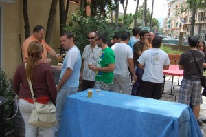 Los alumnos de la escuela de inglés de nuestra asociación organizan una paella gigante