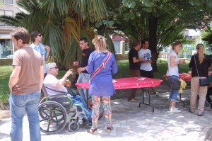 Los alumnos de la escuela de inglés de nuestra asociación organizan una paella gigante