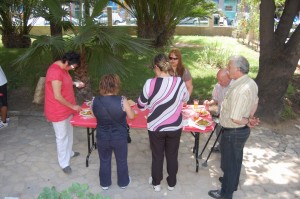 Los alumnos de la escuela de inglés de nuestra asociación organizan una paella gigante