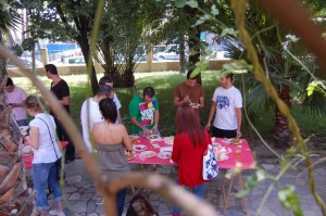 Los alumnos de la escuela de inglés de nuestra asociación organizan una paella gigante