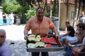 Los alumnos de la escuela de inglés de nuestra asociación organizan una paella gigante