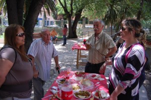 Los alumnos de la escuela de inglés de nuestra asociación organizan una paella gigante